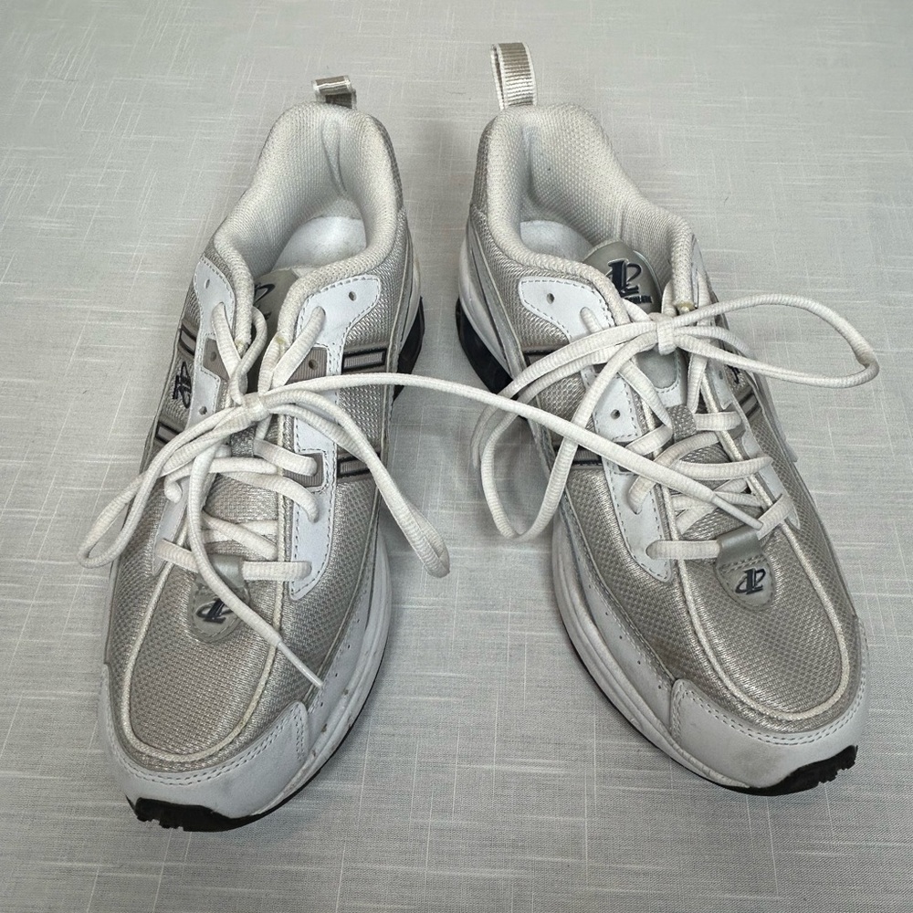 LogoAthletic Vintage 90s Men’s Tennis Shoe a Company of Reebok size 9